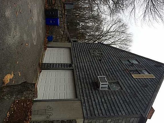 4th image of 19 Nicole Dr
