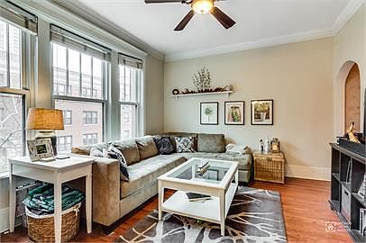 3rd image of 3172 N Pine Grove Ave #2