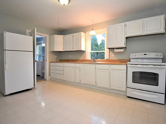 Plenty of Cabinets and Counter Space!