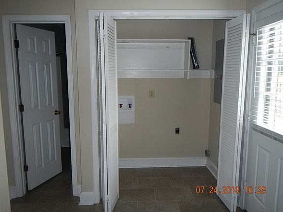 4th image of 611-8 Main St