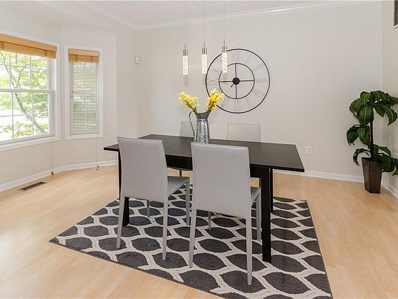 5th image of 15026 Bainbridge Ct