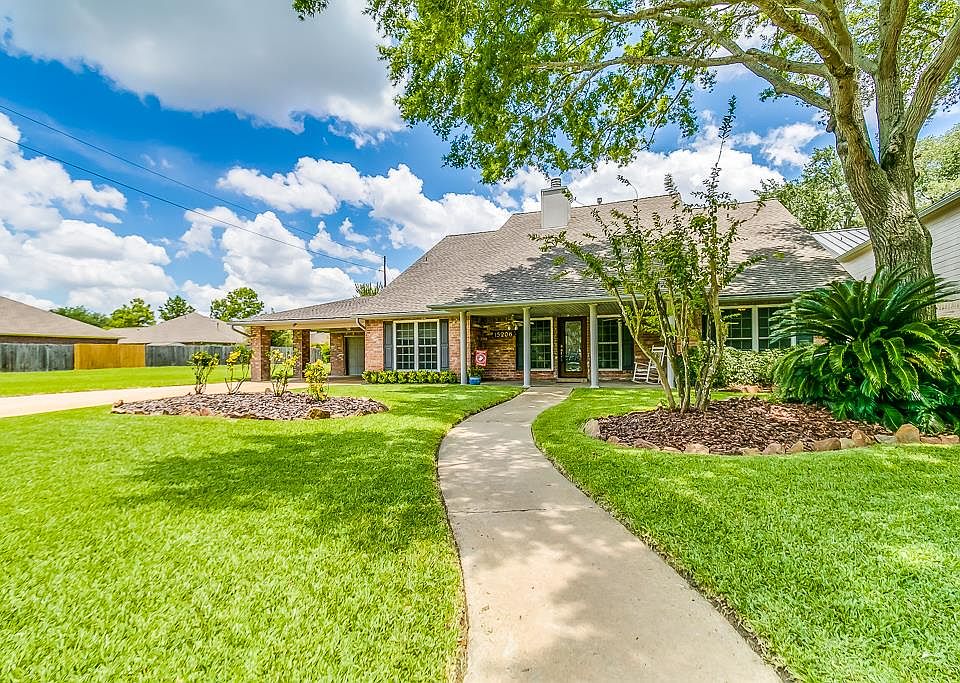 1st image of 15206 Chimney Hill Cir