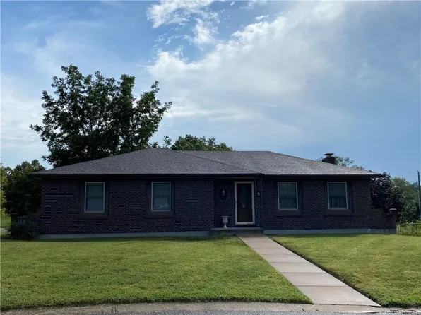 3 E Terrace St, Paola, KS 66071