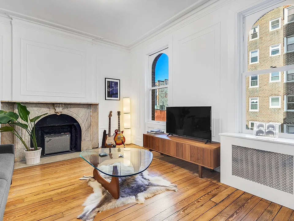 15 Barrow St #4F
