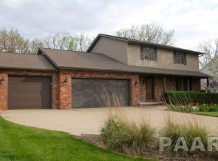 305 E Eller Dr, East Peoria, IL