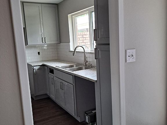 3rd image of 4411 Altamesa Blvd