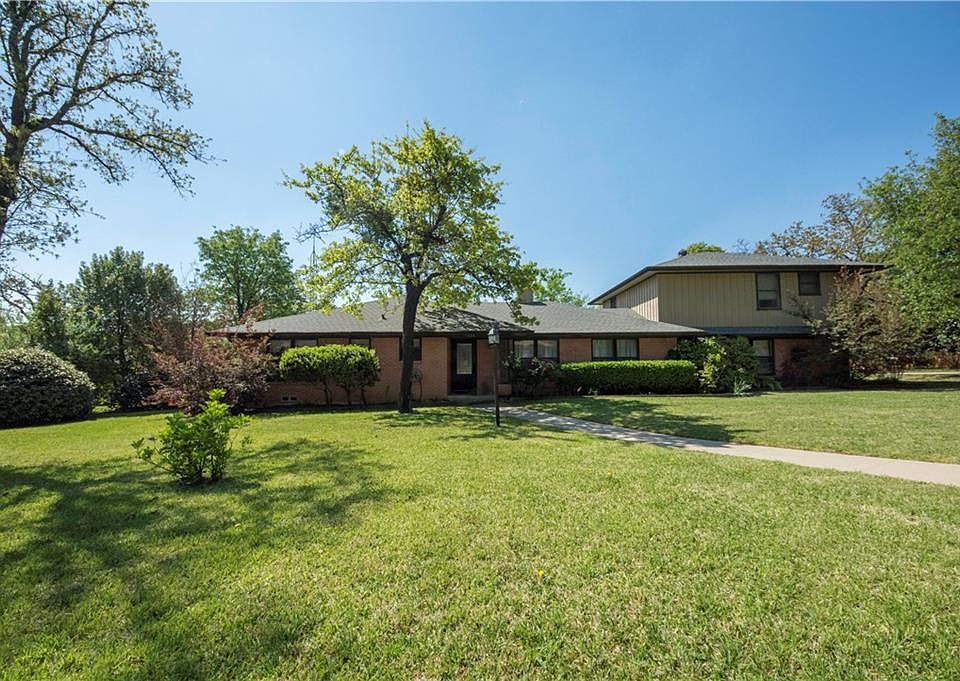 1st image of 1220 Clover Ln