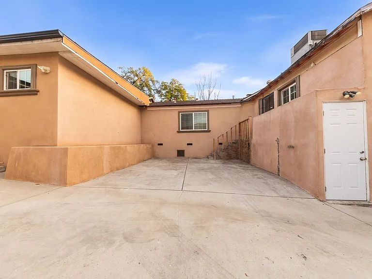 10554 Plainview Ave — Photo 28