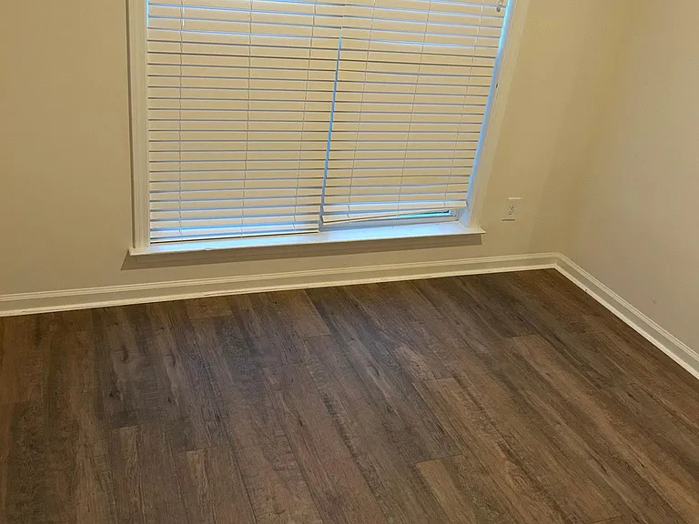 240 Oak Park Blvd — Photo 17