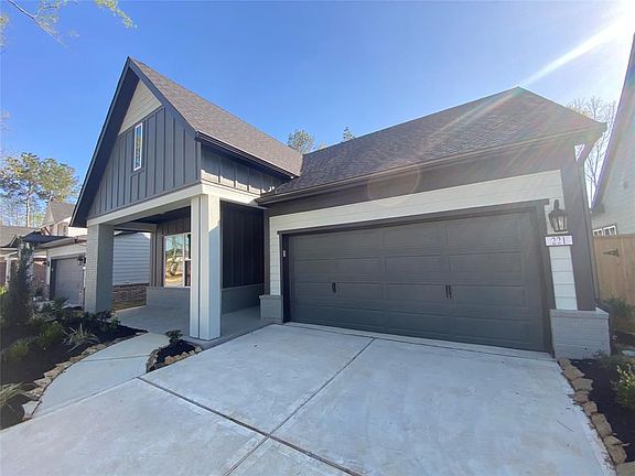 3rd image of 221 Thistle Dr
