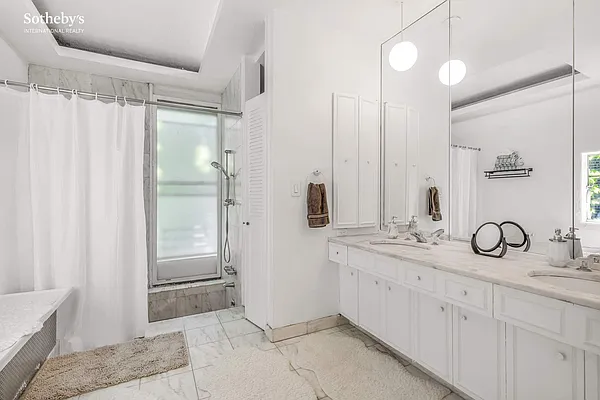 Sold by Sotheby's International Realty | media 8