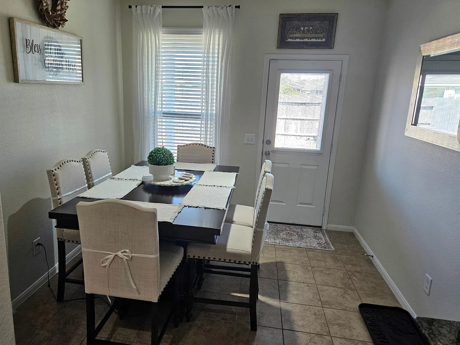3 bed, 2.0 bath, 1611 sqft, $2,250 — Photo 4