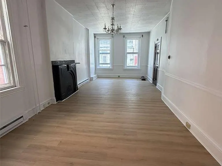 610 W Norwegian St #1 — Photo 3