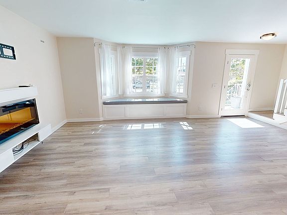 4th image of 736 F Ave Unit 2