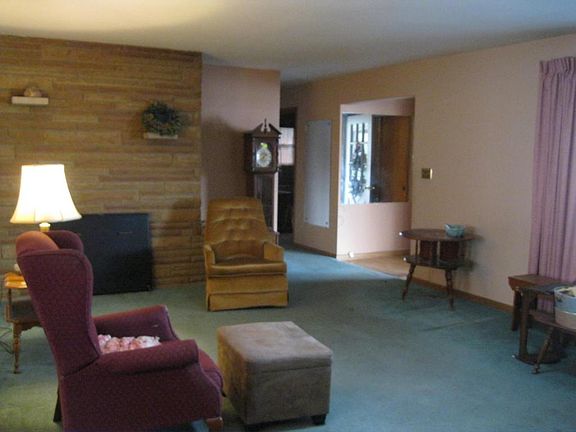 2nd image of 664 Thomas Ln