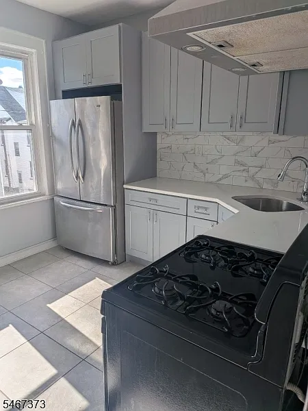 3 bed, 2.0 bath, $2,500 — Photo 3