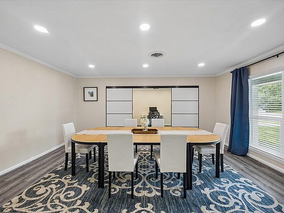 5th image of 5243 Caversham Dr