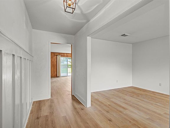 4th image of 119 Poppy St