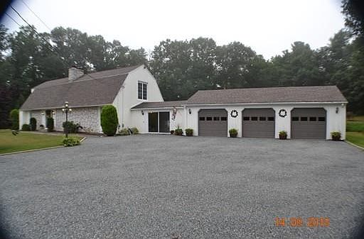 2nd image of 215 Maureen Cir