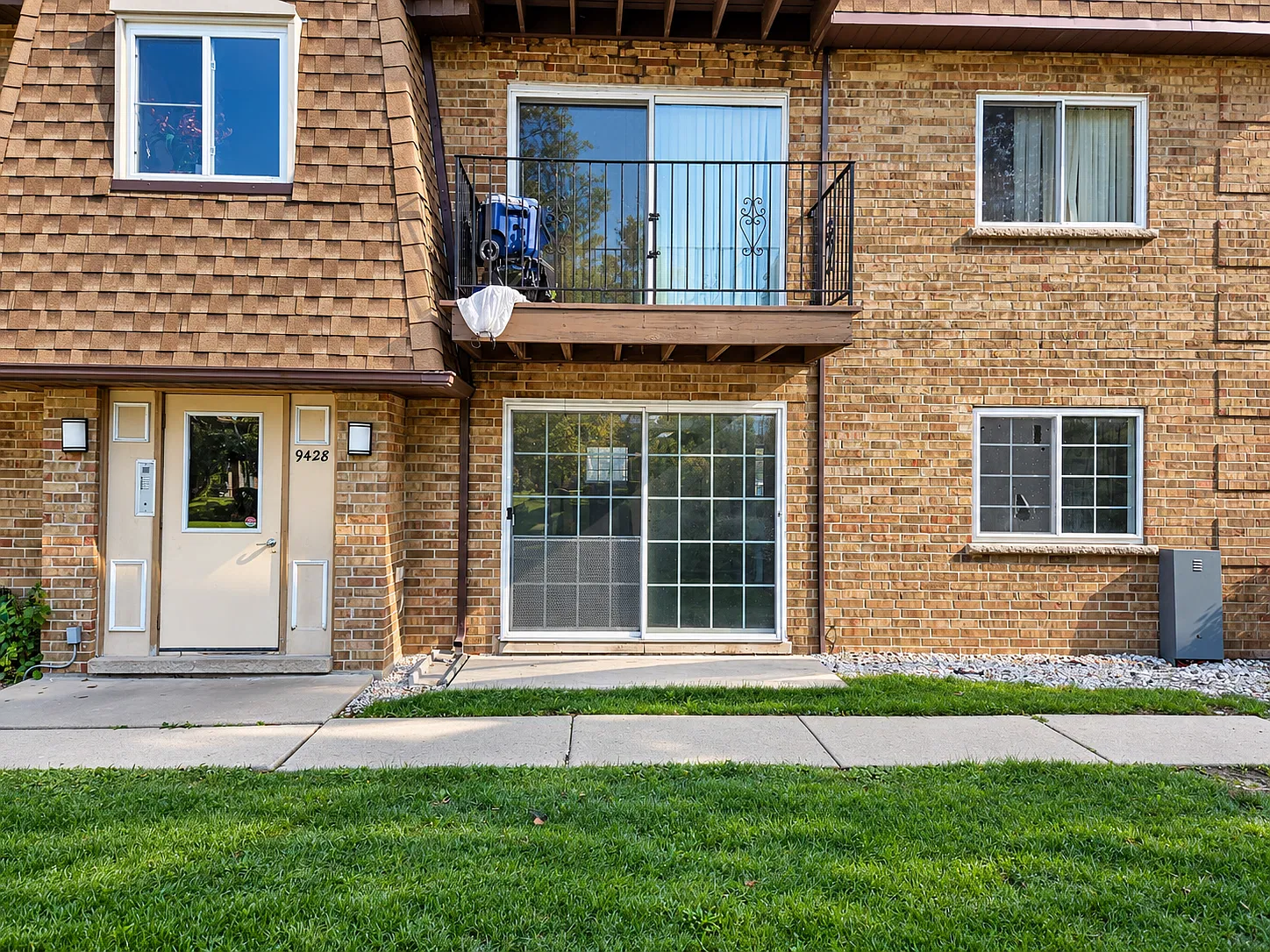 2 bed, 1000 sqft, $1,950 — Photo 1