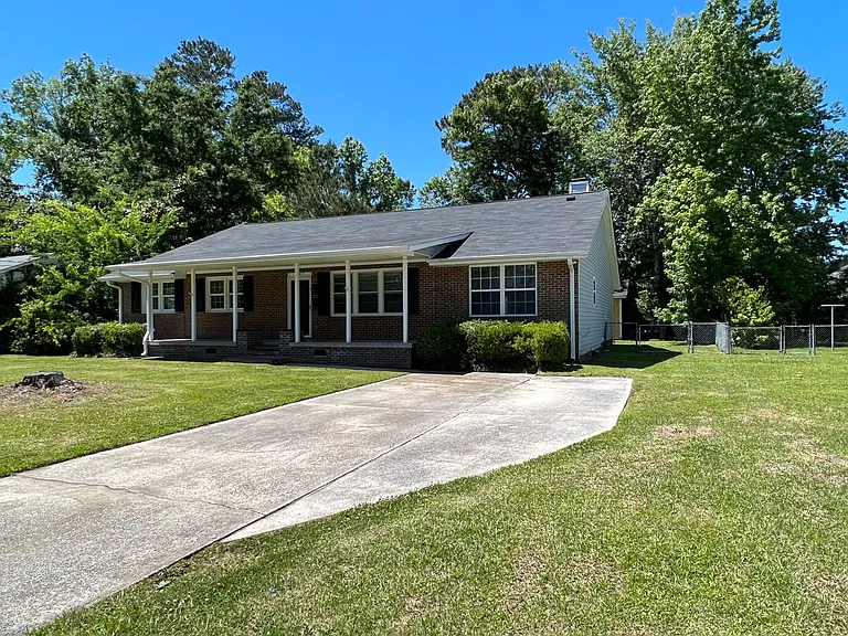 805 Gardenview Dr — Photo 3