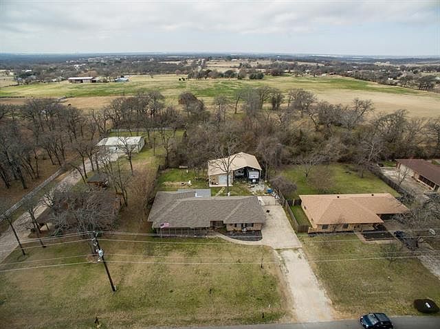 1st image of 802 Squires Ln