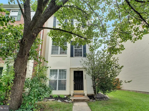 2442 Old Farmhouse Ct, Herndon, VA 20171