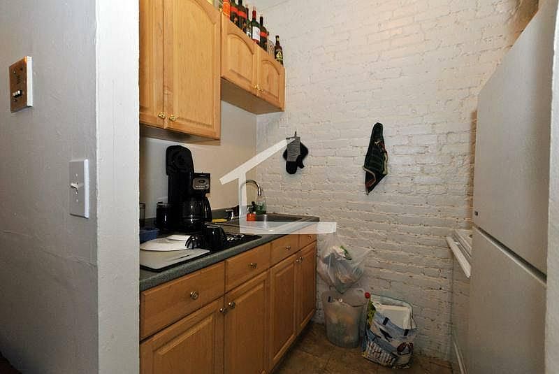2nd image of 894 Huntington Ave APT 04