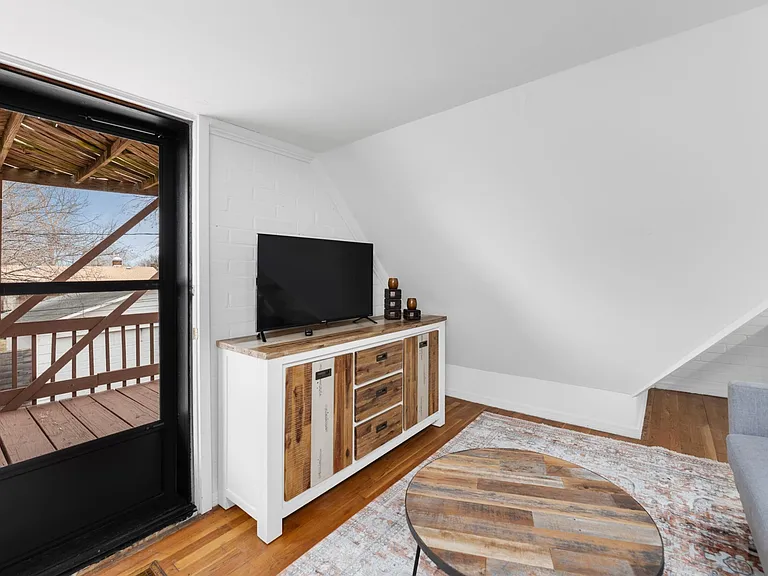 804 N Perry Ave #B — Photo 5