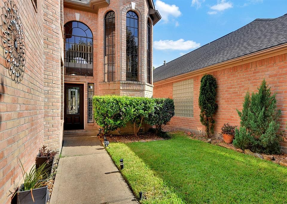 1st image of 8034 Oakwood Hollow St