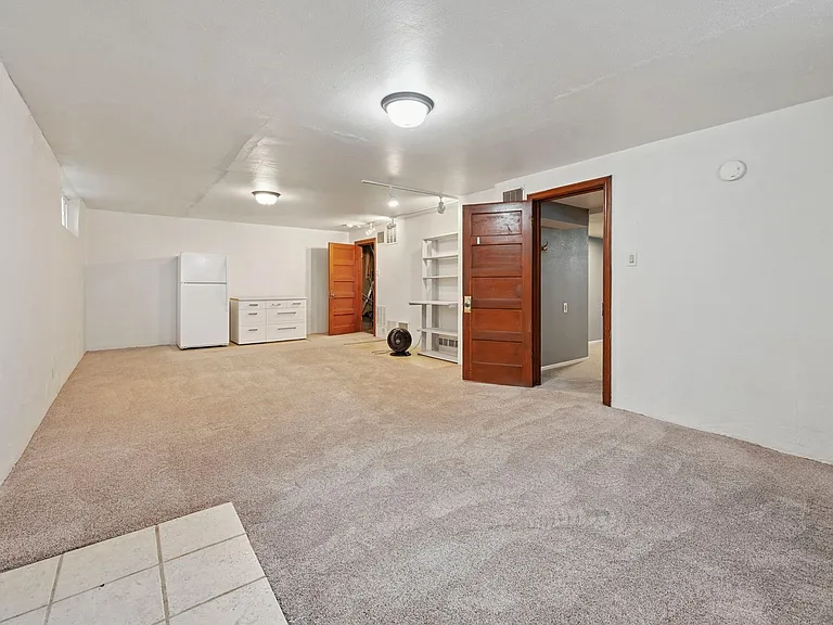 1318 E Willamette Ave — Photo 13