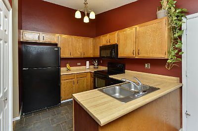 4th image of 6725 Noble St