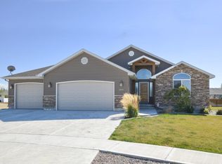 2894 N Midnight Blue Dr, Idaho Falls, ID 83401