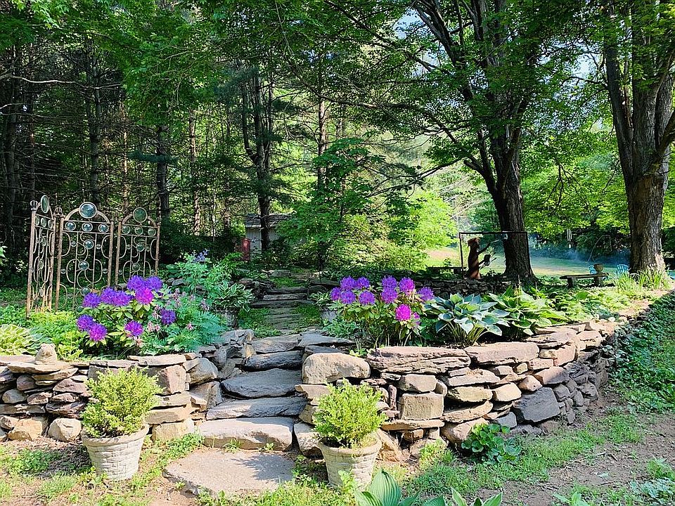 Terraced backyard plantings