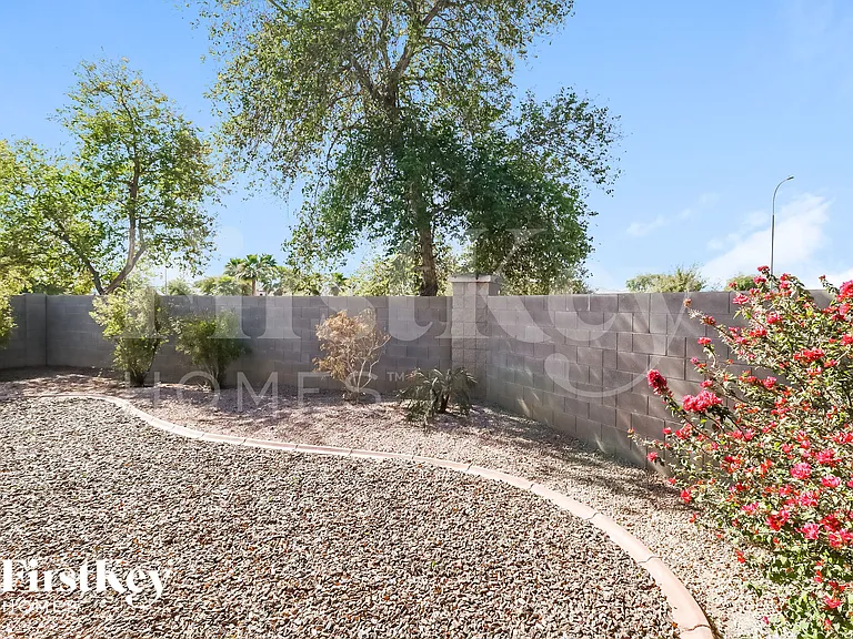 11233 W Locust Ln — Photo 15