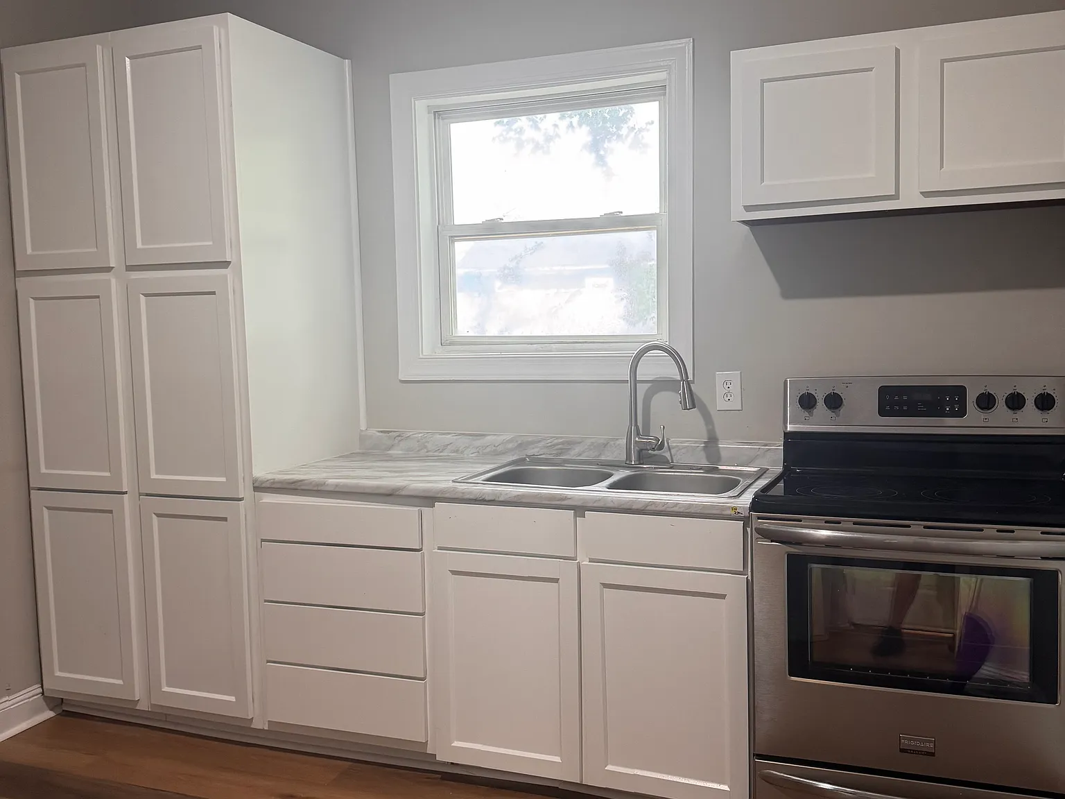 3 bed, 1000 sqft, $1,850 — Photo 2