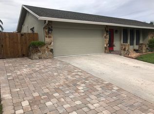 1212 Essex Dr, Wellington, FL 33414