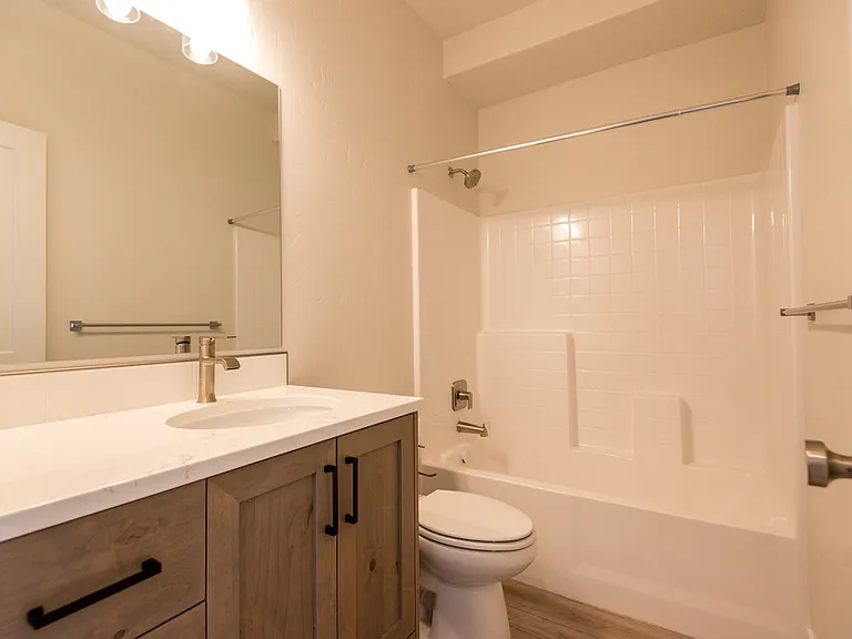206 NE 3rd St #1 — Photo 2