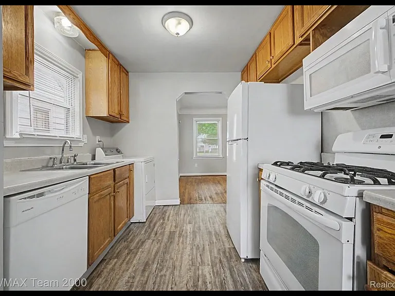5635 Westpoint St — Photo 8