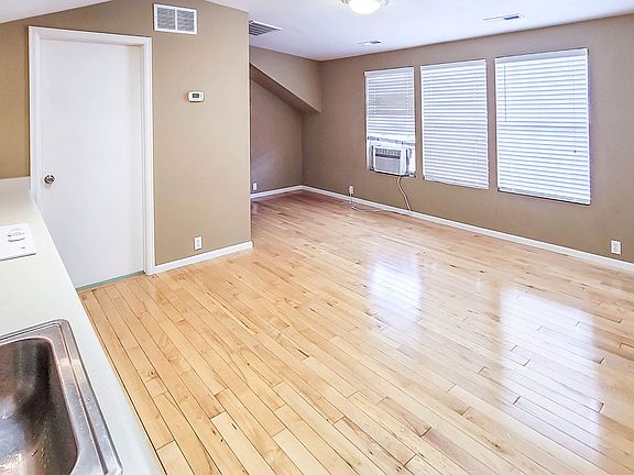 5th image of 2404 Saint Paul Dr