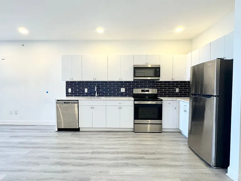 1600 West Hunting Park - Residential — Photo 28