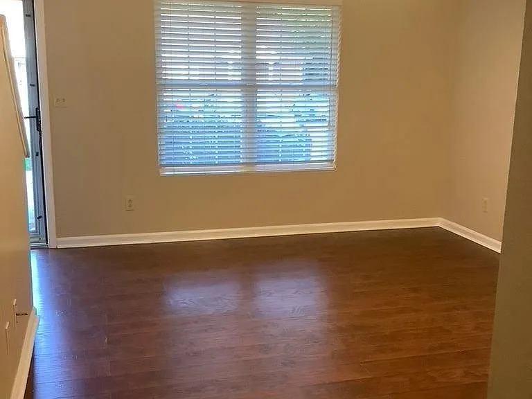 102 Brandywine Dr NE — Photo 4