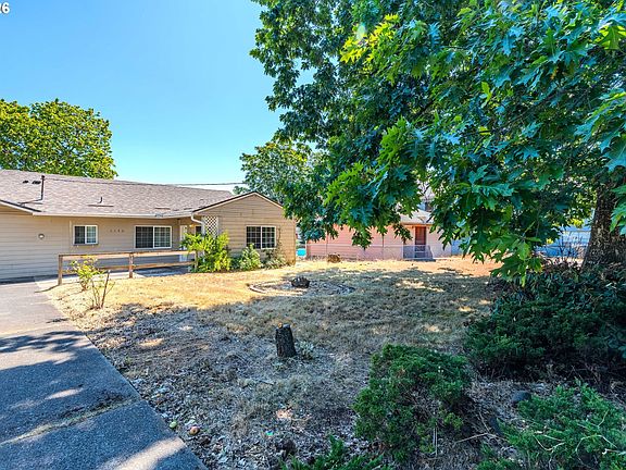 3rd image of 2350 SE 121st Ave