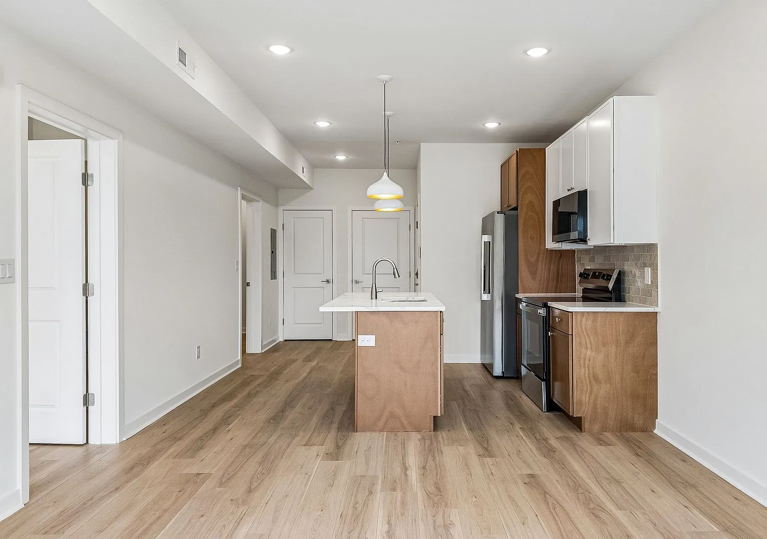921 E Chelten Ave — Photo 3