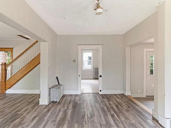 3rd image of 824 9th St N