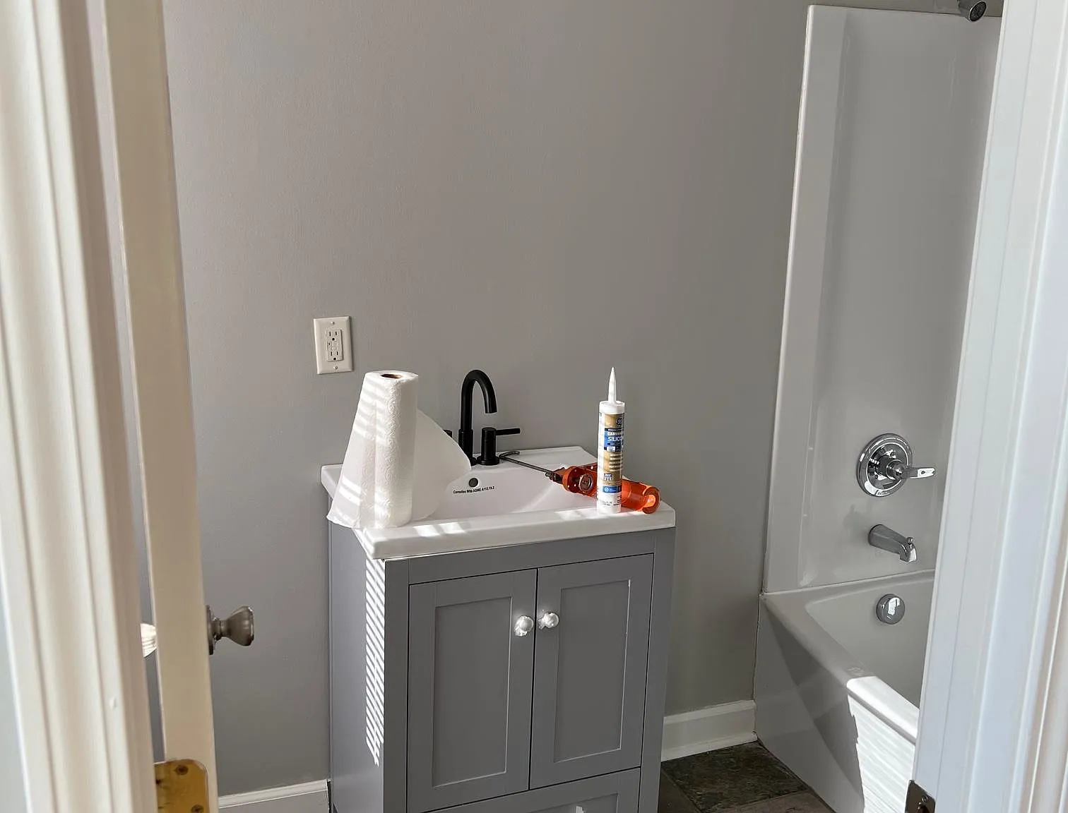 1 bed, $995 — Photo 1