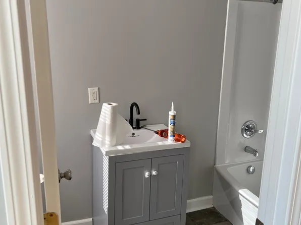 161 E New Hampshire Ave #4, Southern Pines, NC 28387