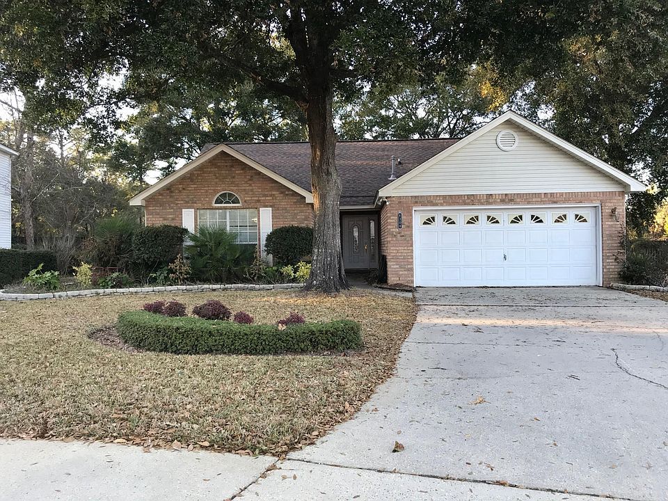 Appealing brick home in quiet NE neighborhood