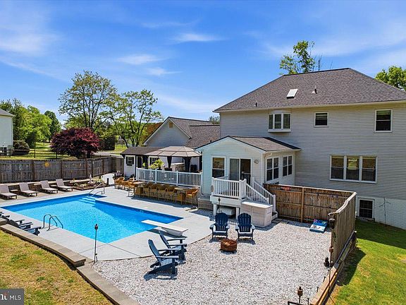 3rd image of 3321 Smithville Dr
