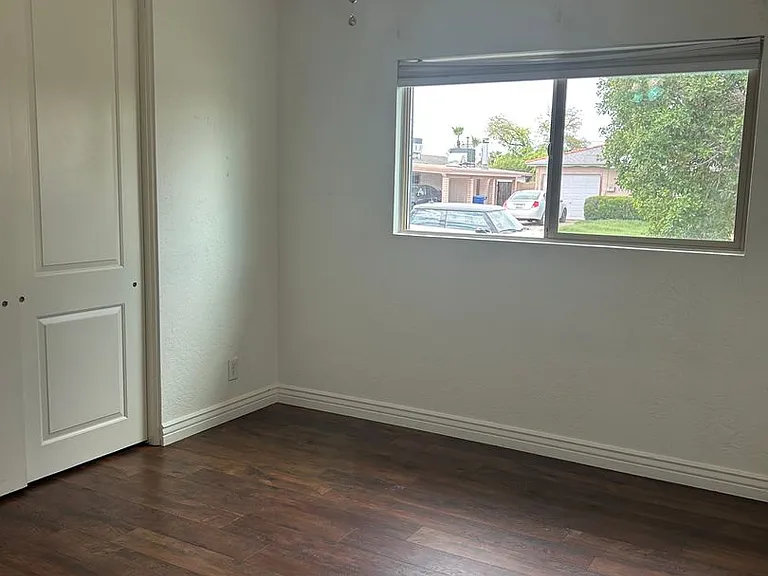 1415 W 7th St — Photo 15